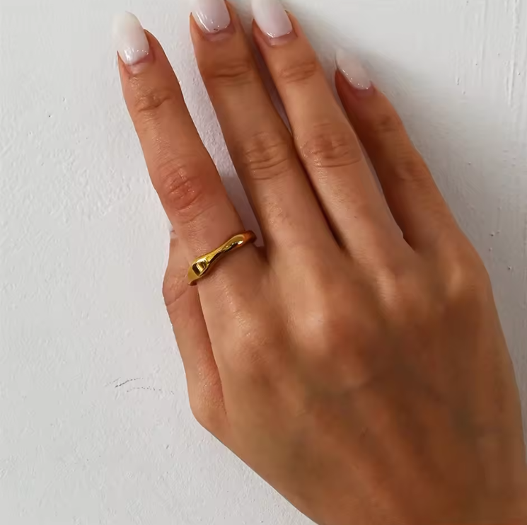 Minimal Ring in gold finish by Zyrah Collective